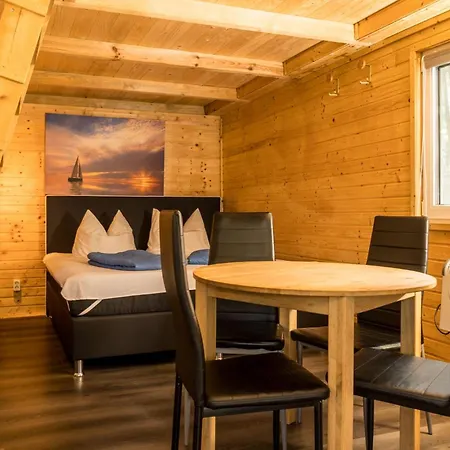 Kamp alanı Urlaub Im Mitten Im Wald Lutow